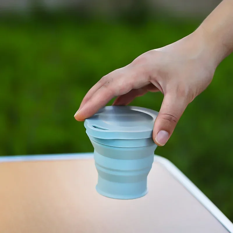 Tazza pieghevole in silicone per esterni con foro per appendere Tazza per acqua creativa Tazza per lavaggio portatile da viaggio Tazza in silicone da viaggio alla moda