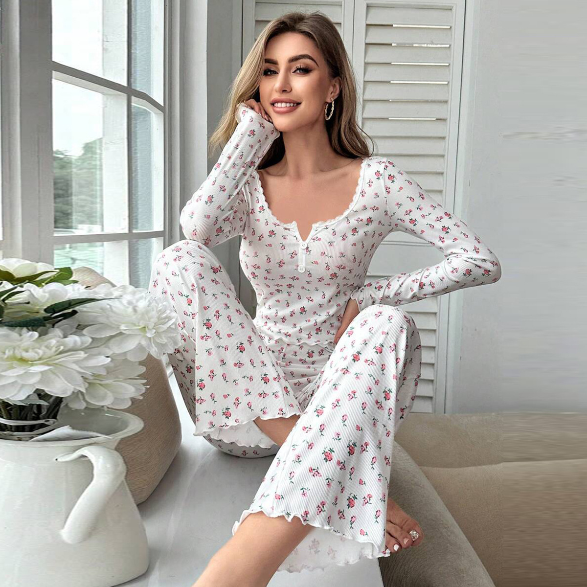 Nachtkleding Dames Bloemenprint Sla Trim Top met lange broek Mooie Loungewear Nachtkleding met volledige mouw Lente Herfst Pyjamaset
