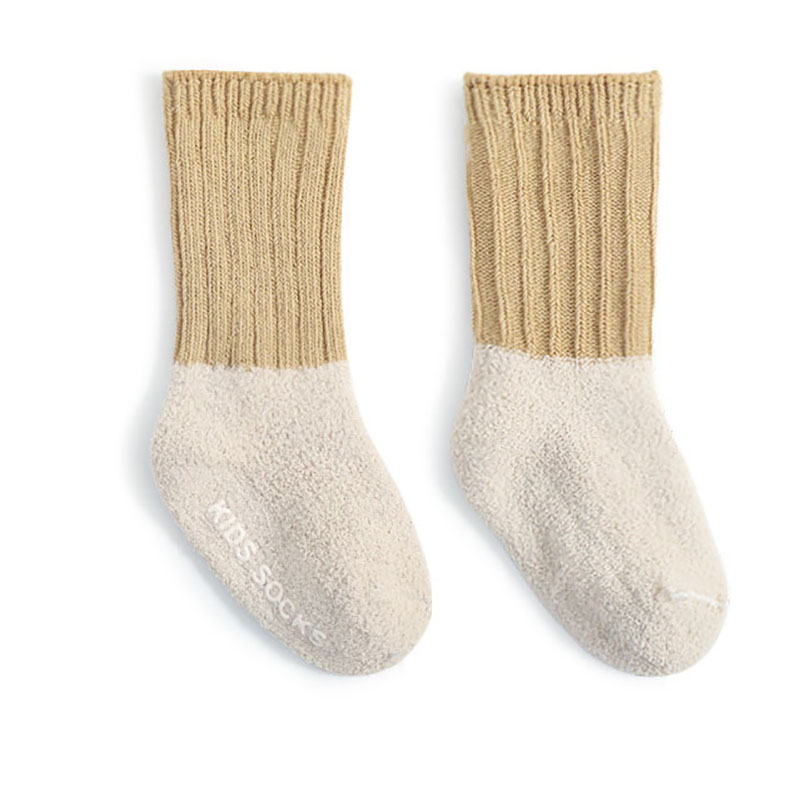 Nuevos calcetines de primavera para niños y niñas, calcetines antideslizantes de retazos de longitud media para bebés recién nacidos, calcetines de felpa