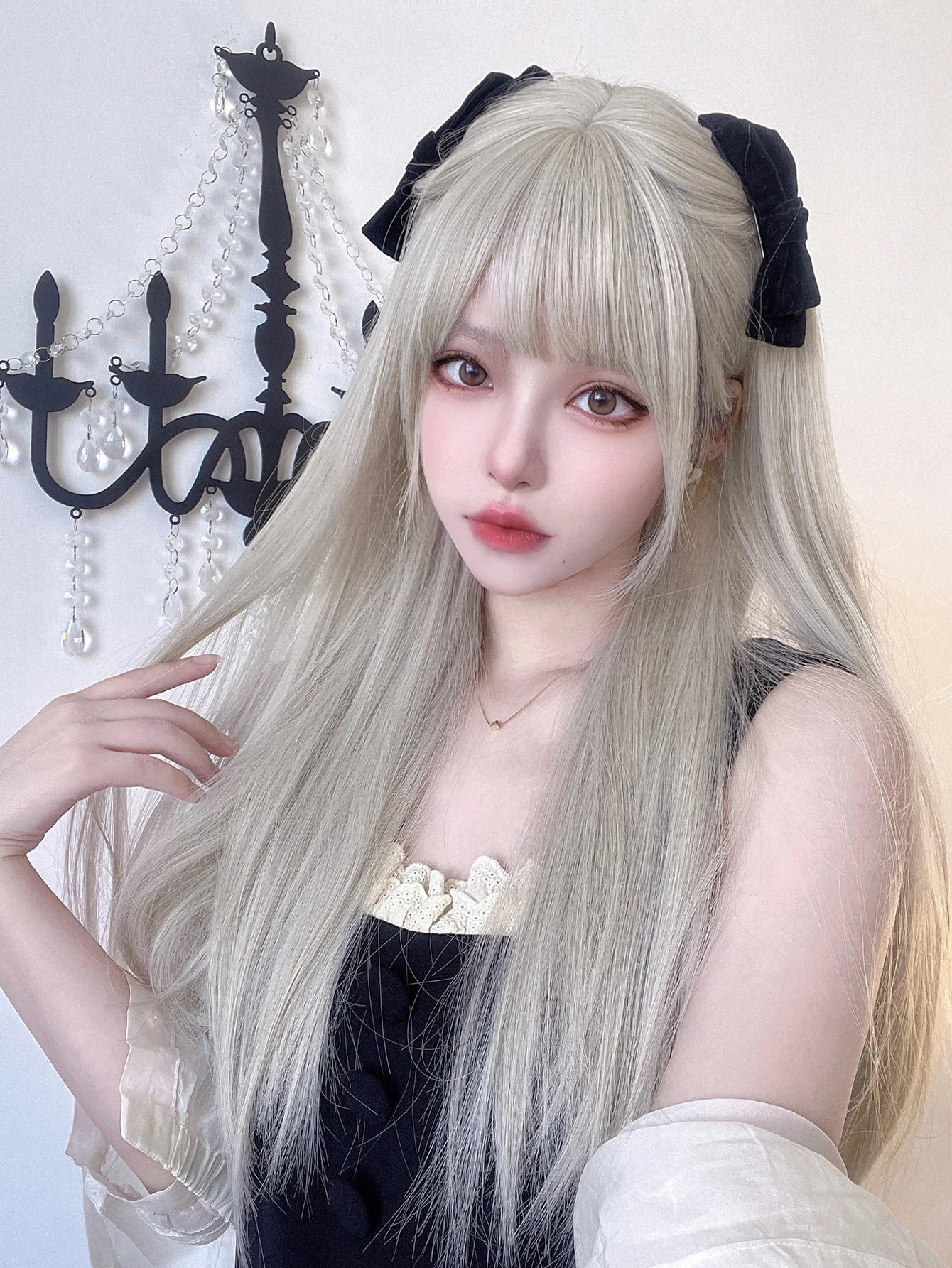 Perucas sintéticas com franja para mulheres, cabelo liso natural longo, drag queen, resistente ao calor, cor cinza, 24 polegadas