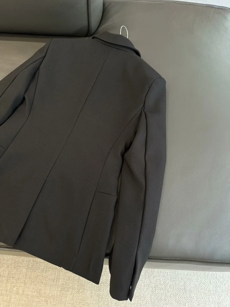 ZW Série Ombro Acolchoado Slim Fit Terno Jaqueta para Mulheres ETJ 2025 Nova Coleção com Cintura Cinching Design Jaqueta de Terno Casual