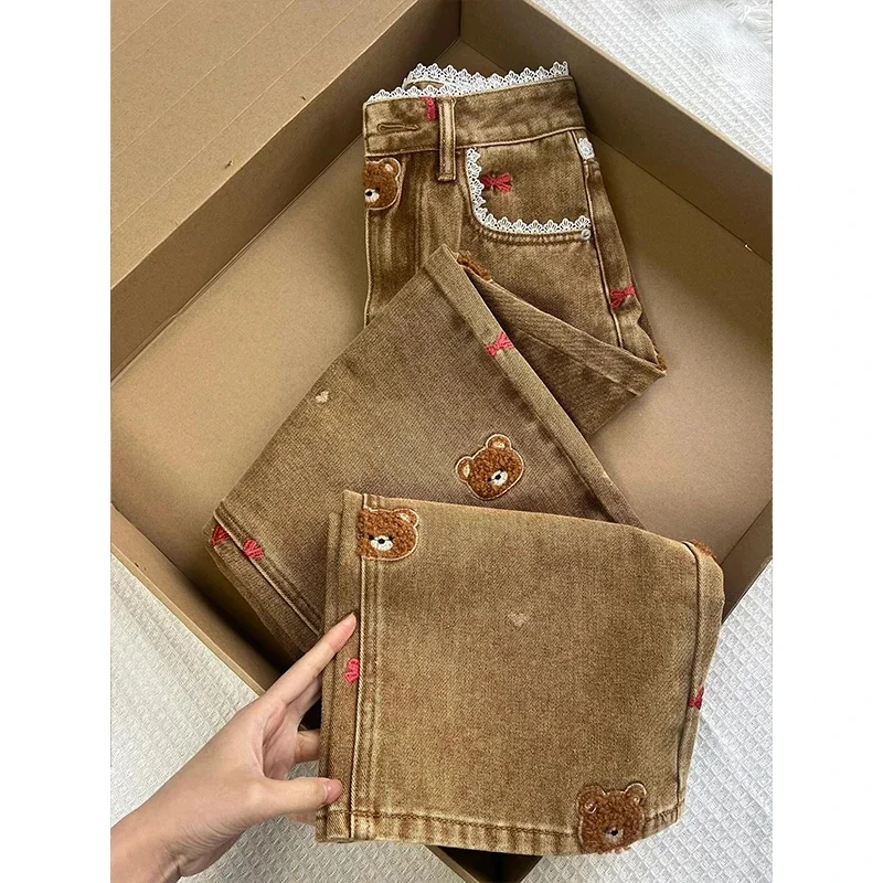 Vaqueros de pierna ancha con diseño de retazos bordados de oso de peluche de encaje, primavera 2025, nuevos pantalones vaqueros informales adelgazantes de cintura alta para desplazamientos