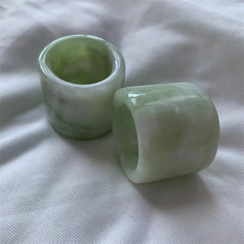 Fabricante al por mayor Liaoning Xiuyan Jade Ring Anillo de jade blanco estilo celebridad para hombres al por mayor