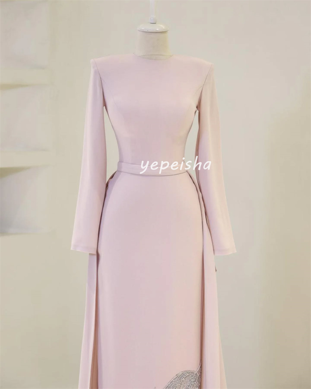 Maßgeschneiderte, komplizierte, glitzernde Jersey-Perlen, Pailletten, Schärpe, gerader U-Ausschnitt, lange Kleider, maßgeschneiderte Anlasskleider, Retro-Unisex