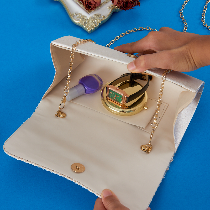 Neue plissierte Abdeckung Kopf runden Boden nackten Körper Version Design einfache Hochzeit Damen Abend Handtasche Metall kette Umhängetasche