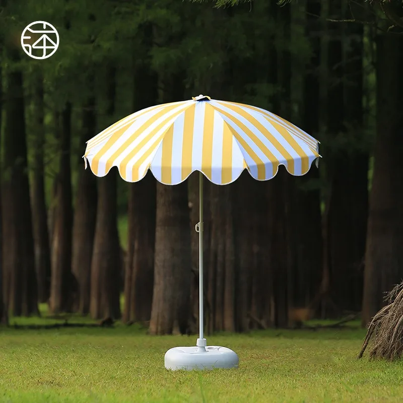 Sombrilla de moda para Patio, sombrilla de playa grande con estilo de tira, protección UV, sombrilla para jardín al aire libre, tamaño grande con Base