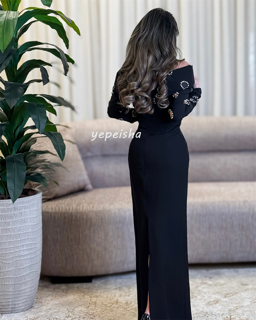 Maßgeschneiderte, moderne, modische Jersey-Kleider mit Strassfalten, gerade, schulterfrei, lange Kleider, maßgeschneiderte Anlasskleider, klassisch