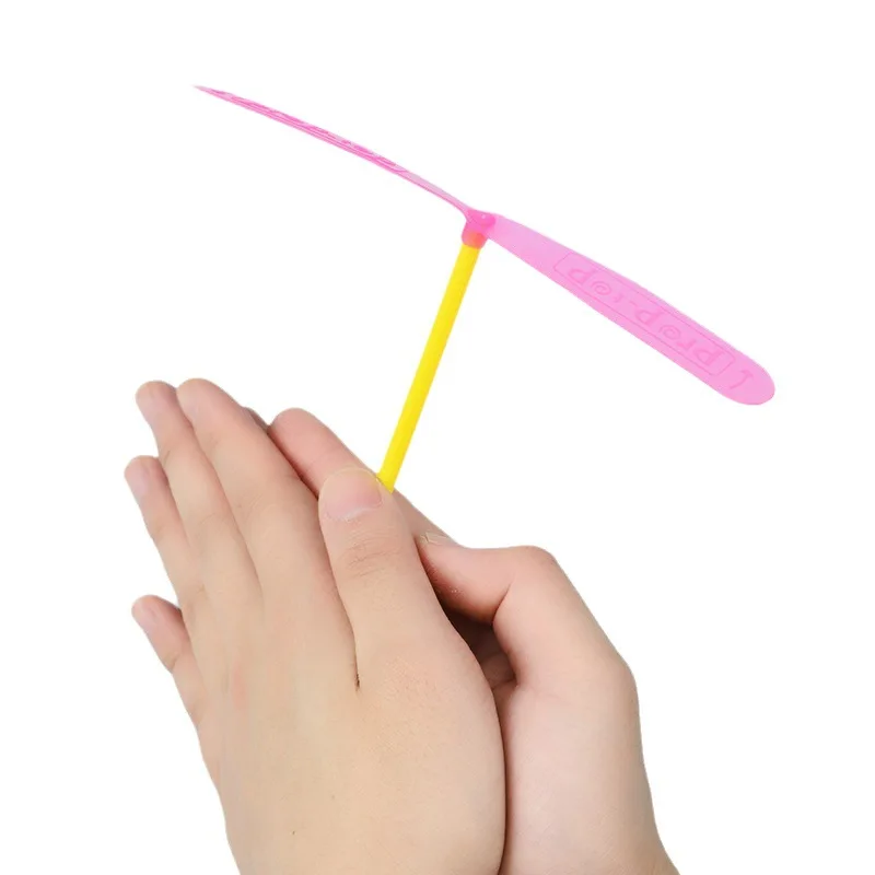 เด็กกลางแจ้งแบบดั้งเดิมคลาสสิก Nostalgic ของเล่นพลาสติกไม้ไผ่ DRAGONFLY Shape HAND-PUSH Flying ใบพัดของเล่นเด็กของขวัญ