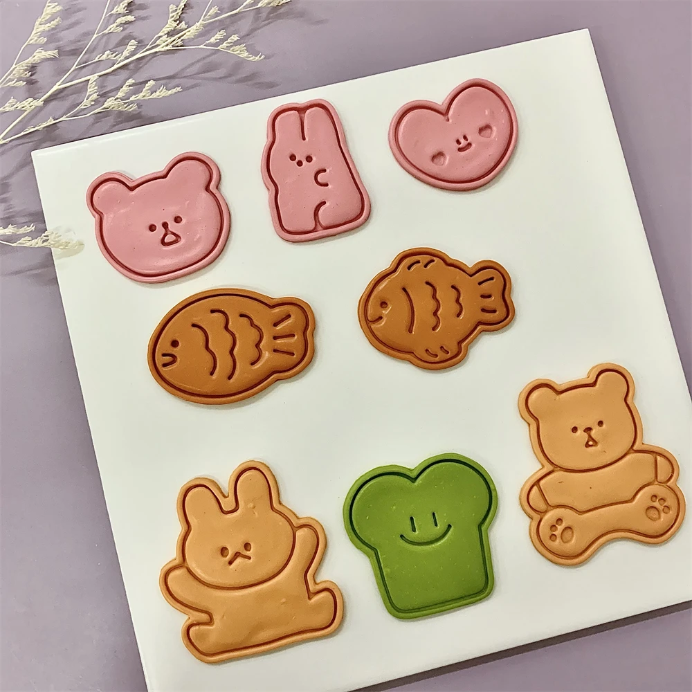Cute Animal Cookie Embossing Stamp Fish Bear Rabbit Cake Mold Love Heart Shaped Cartoon Biscuit Mold Baking Biscuit Cutters
