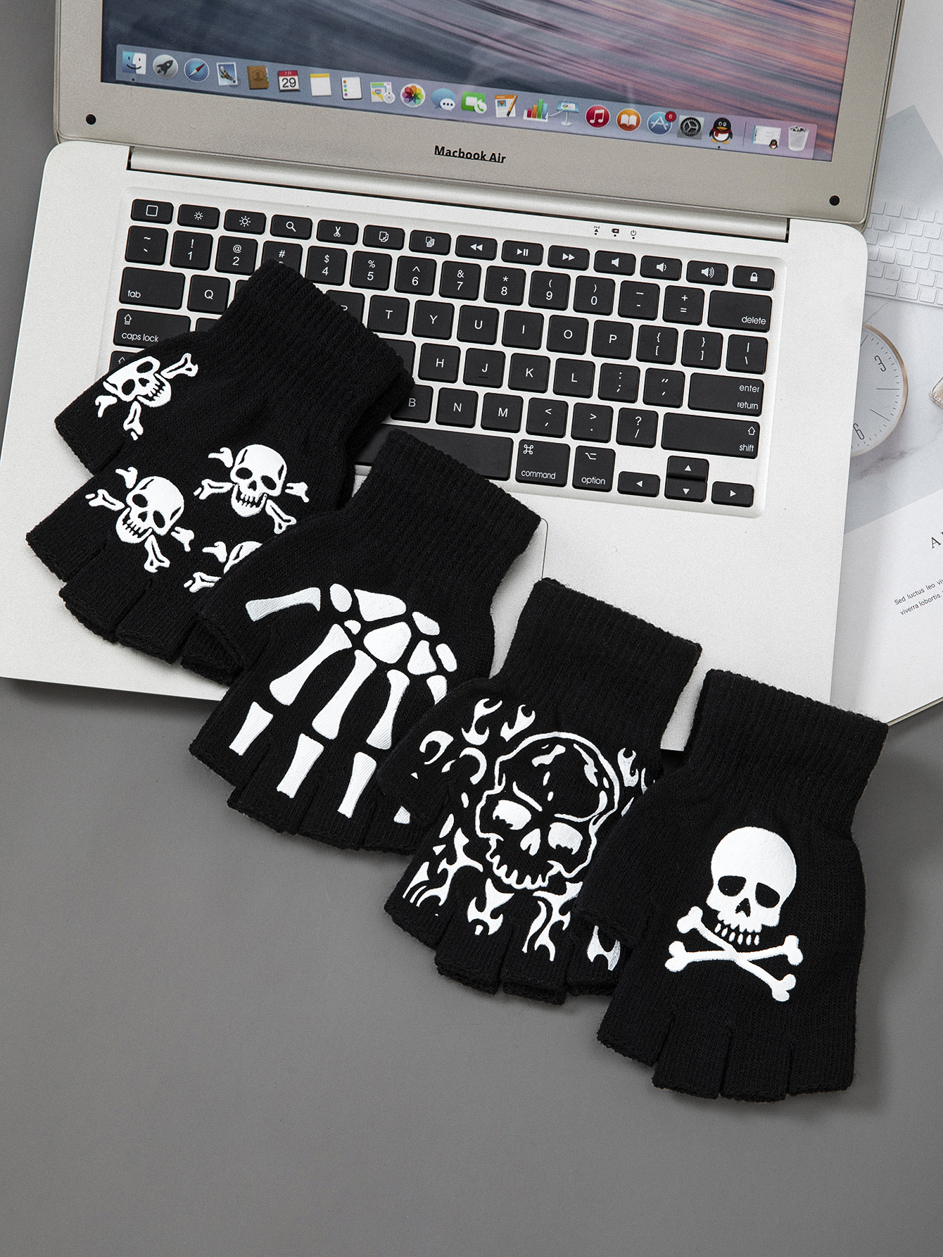 1 pçs novas crianças halloween esqueleto crânio meio dedo luminoso punk luvas de inverno crânio sem dedos preto mitten