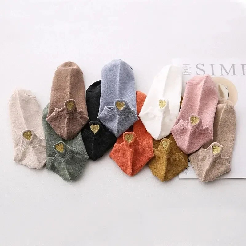 4 ペアロットファッション靴下女性の新作春カラーノベルティ女の子かわいいハート刺繍カジュアル面白いアンクルソックスパック