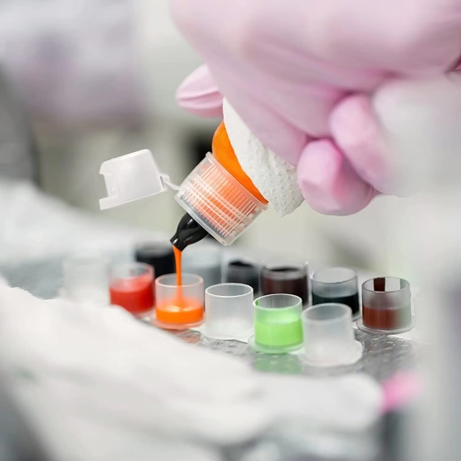 LASTJUDG 1000 個プラスチック使い捨てタトゥーインクカップベース付き高品質タトゥーインクアートメイクタトゥーペン