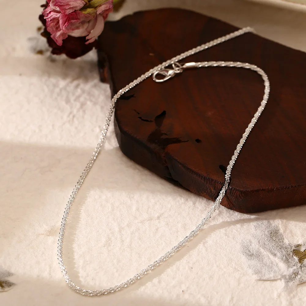 Collana semplice scintillante di moda per le donne Collana girocollo con catena clavicola color argento Regalo di gioielli per feste di nozze coreane femminili