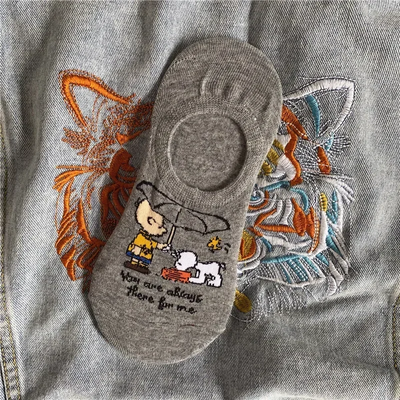 Calcetines Snoopy para niña, calcetines invisibles informales y versátiles a la moda con dibujos animados de Anime alrededor de calcetines finos antideslizantes y transpirables, regalo para mujer
