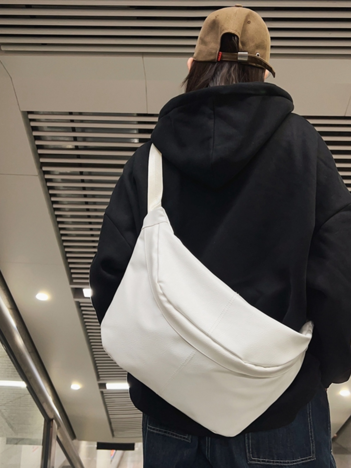 Bolsa Transversal Masculina Estilo Retrô, Bolsa de Ombro Casual ande Capacidade em Formato de Dumpling para Esportes e Desl...