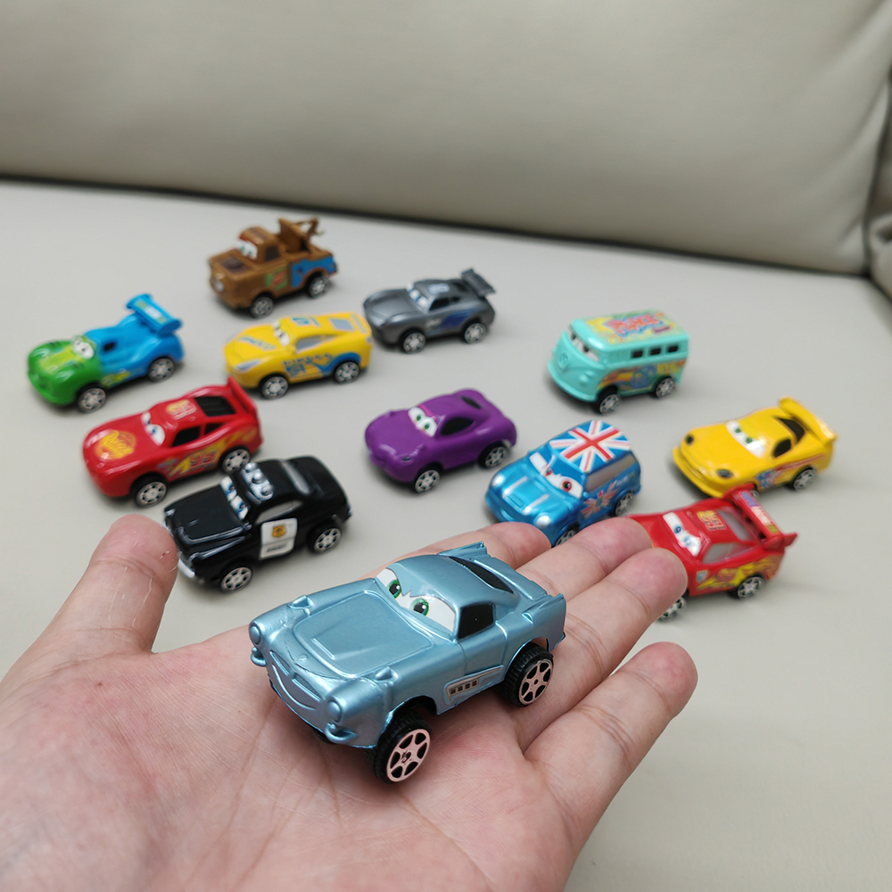 12 teile/satz Heißer Verkauf Pixar Cars Lightning Mcqueen Jackson Storm Mater Pvc Modell Back-Force Auto Spielzeug Für Kinder geburtstag Geschenk Set
