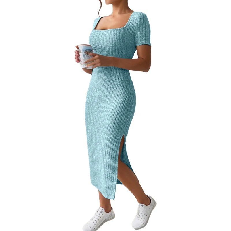 Sommerlicher, quadratischer Ausschnitt, hüftbetonter mittellanger Rock, kurzärmliges, vielseitiges Strickkleid mit Schlitz