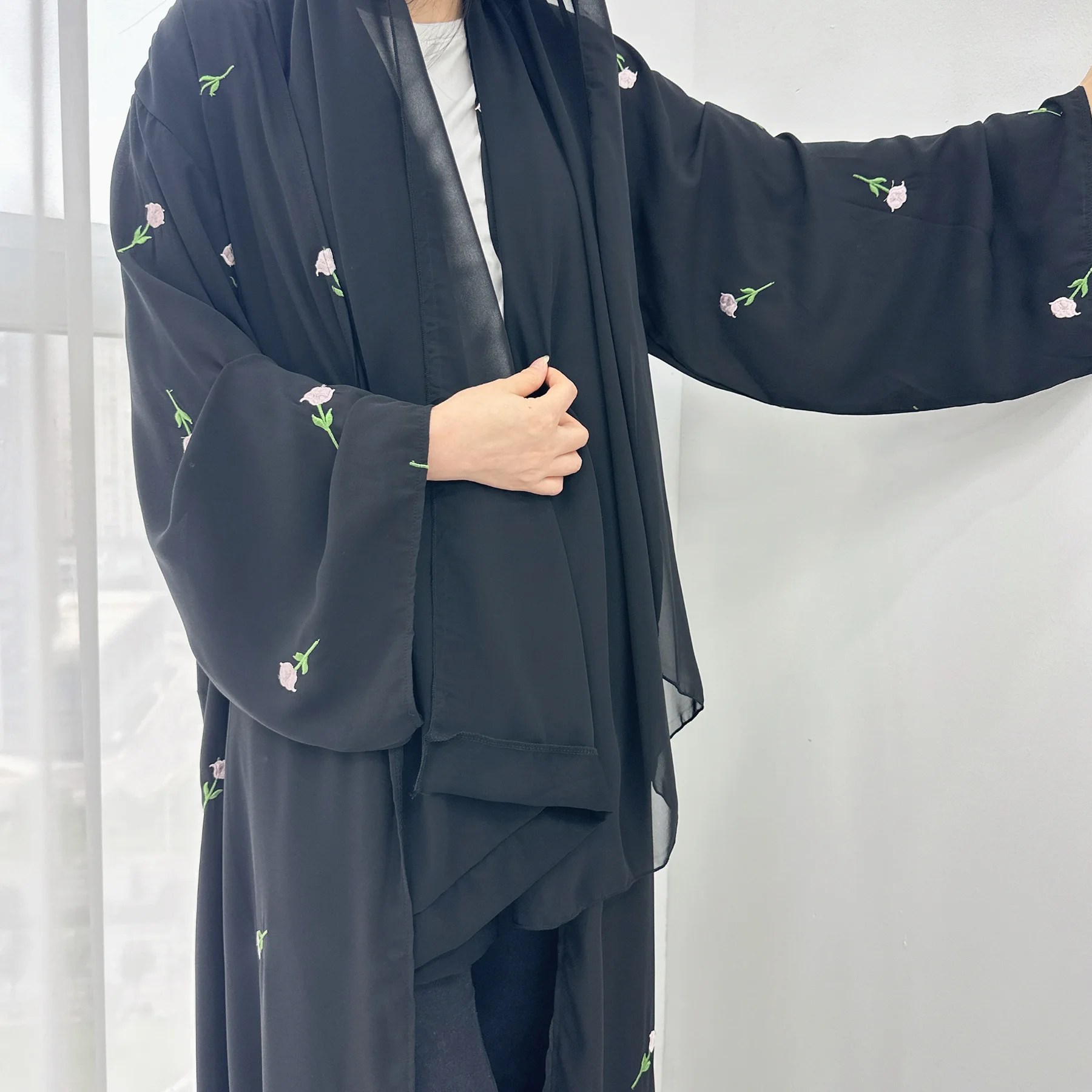 女性のための黒い刺繍されたアバヤ,カーディガン,イスラム教徒のカフタン,トルコとイスラムの服,豪華な着物,新しい衣装,2024