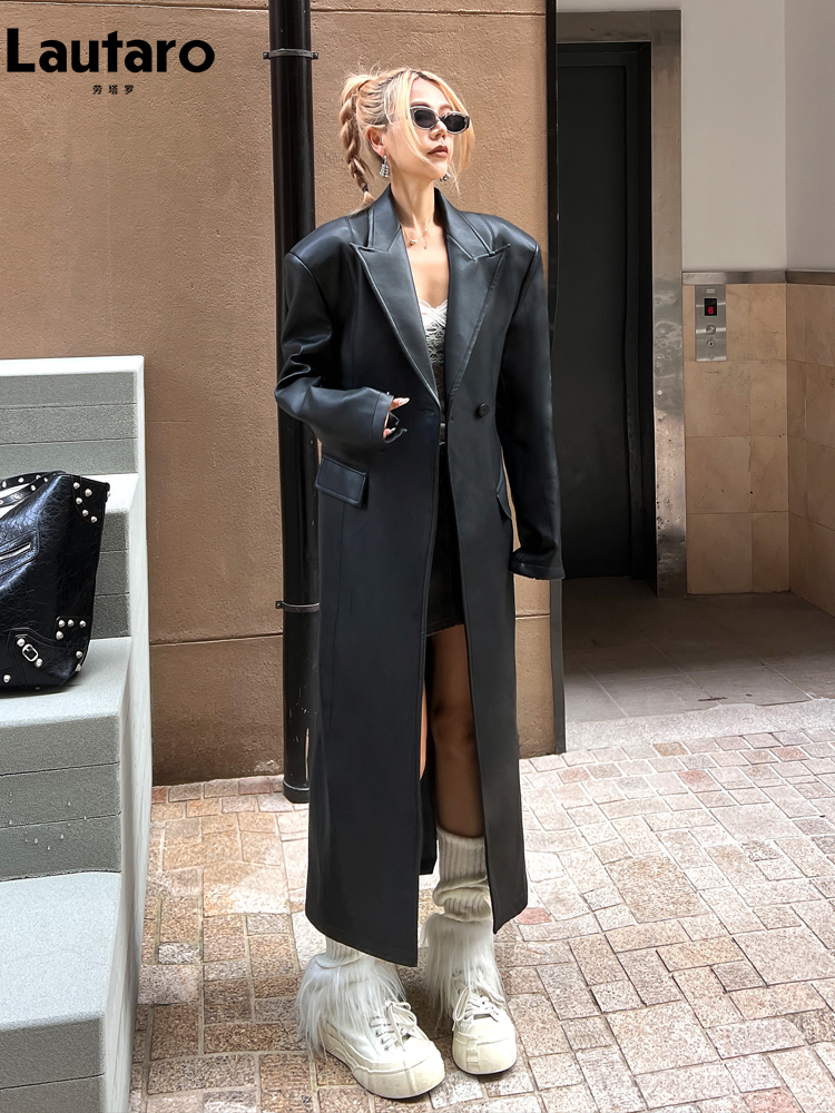Lautaro 春秋エクストラロング黒ルース Pu レザートレンチコート女性のためのショルダーパッドダブルブレストフェイクレザーブレザー