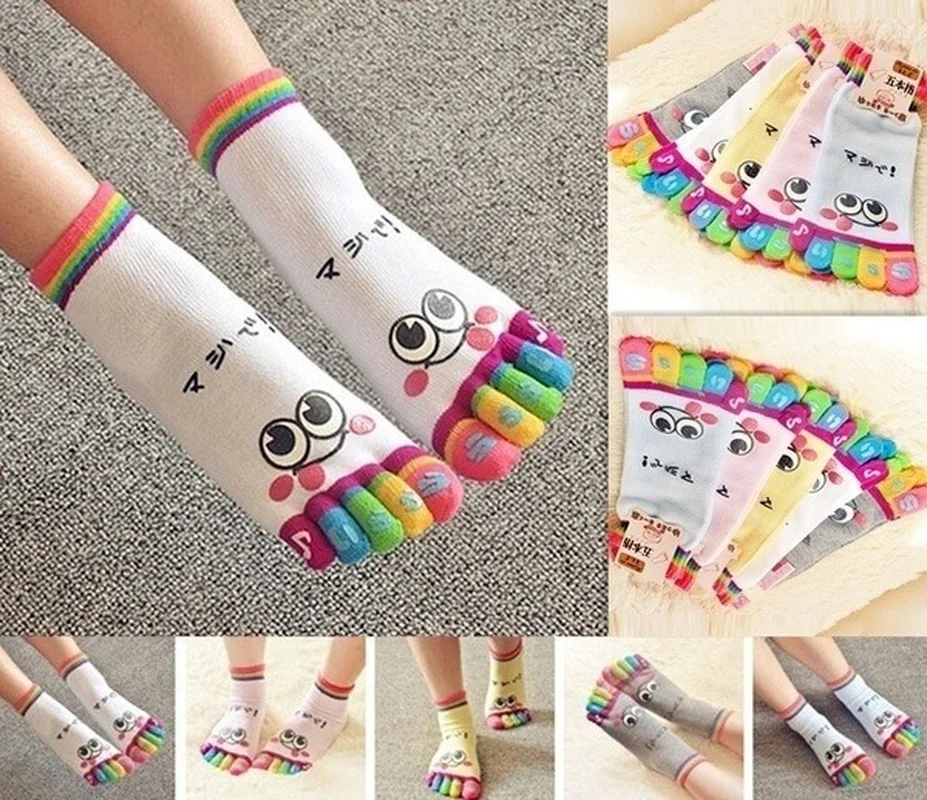 Niedliche lässige Fünf-Zehen-Crew-Finger-Show-lustige kurze Cartoon-Smoky-Bär-Socken aus Baumwolle