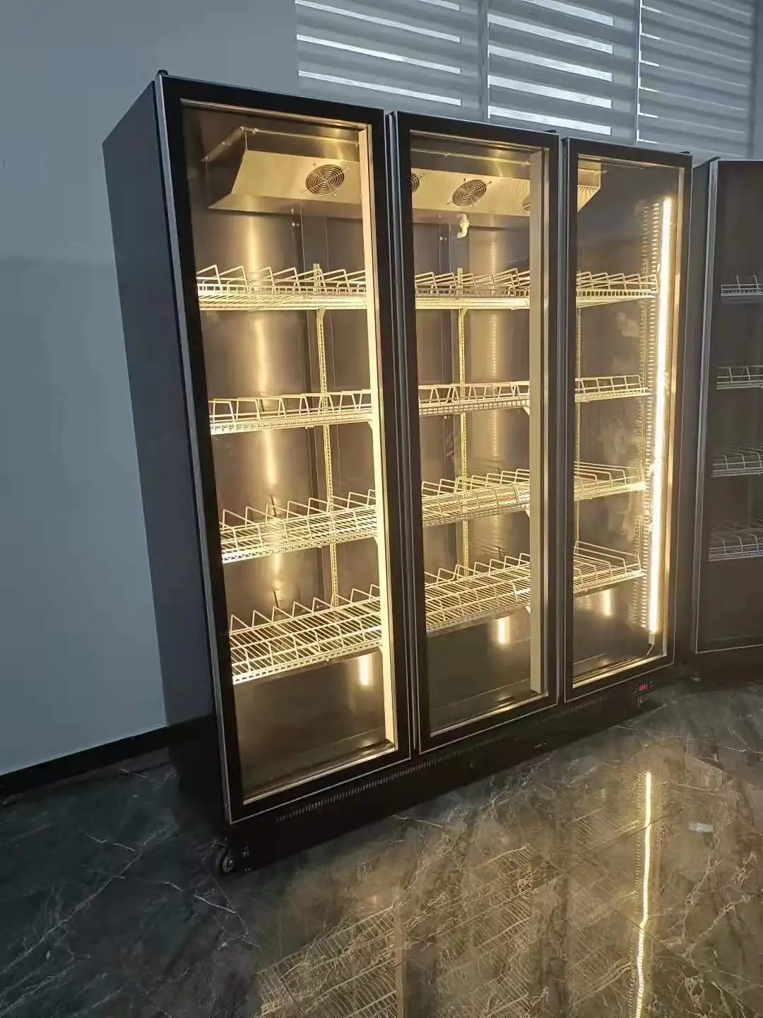 Commercial Refrigerator Glass Door Wine Beverage Coolers Countertop Wine Chiller In Bar