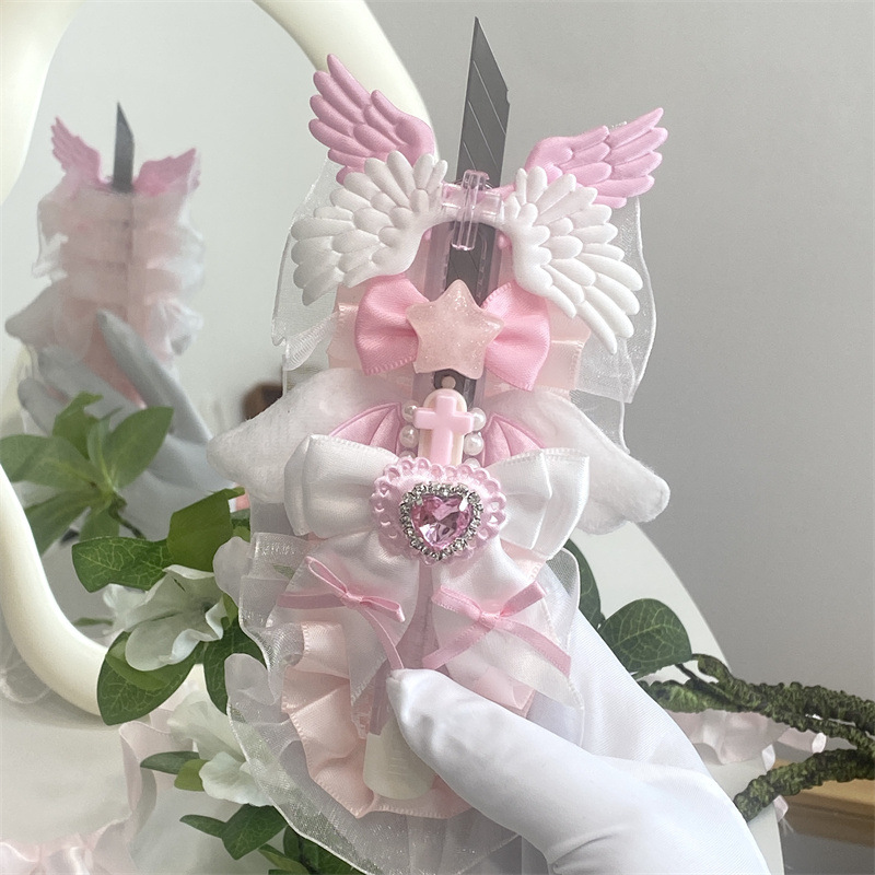 Цельный резак для коробок с милой розовой серии для студентов, корейский модный резак для бумаги с кружевом и крыльями в форме сердца, портативный универсальный нож Kawaii