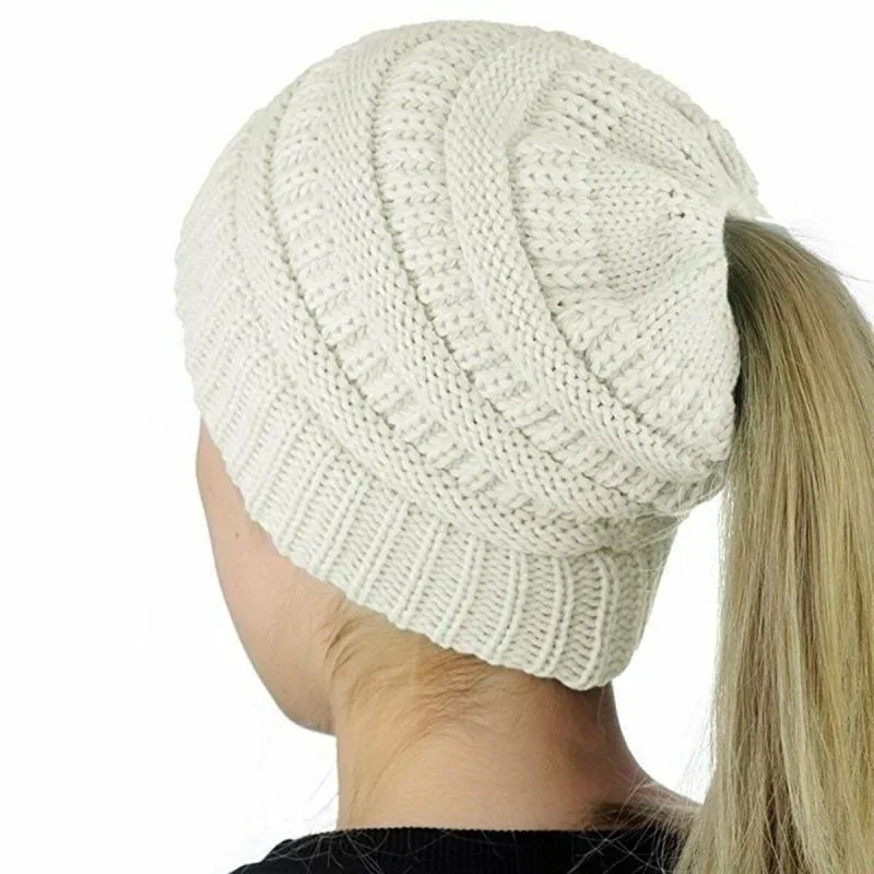 Gorro de punto de ganchillo elástico de invierno para mujer, gorro de cola de caballo con moño desordenado, gorros cálidos con agujeros, gorro de punto de moda de Color sólido, gorros