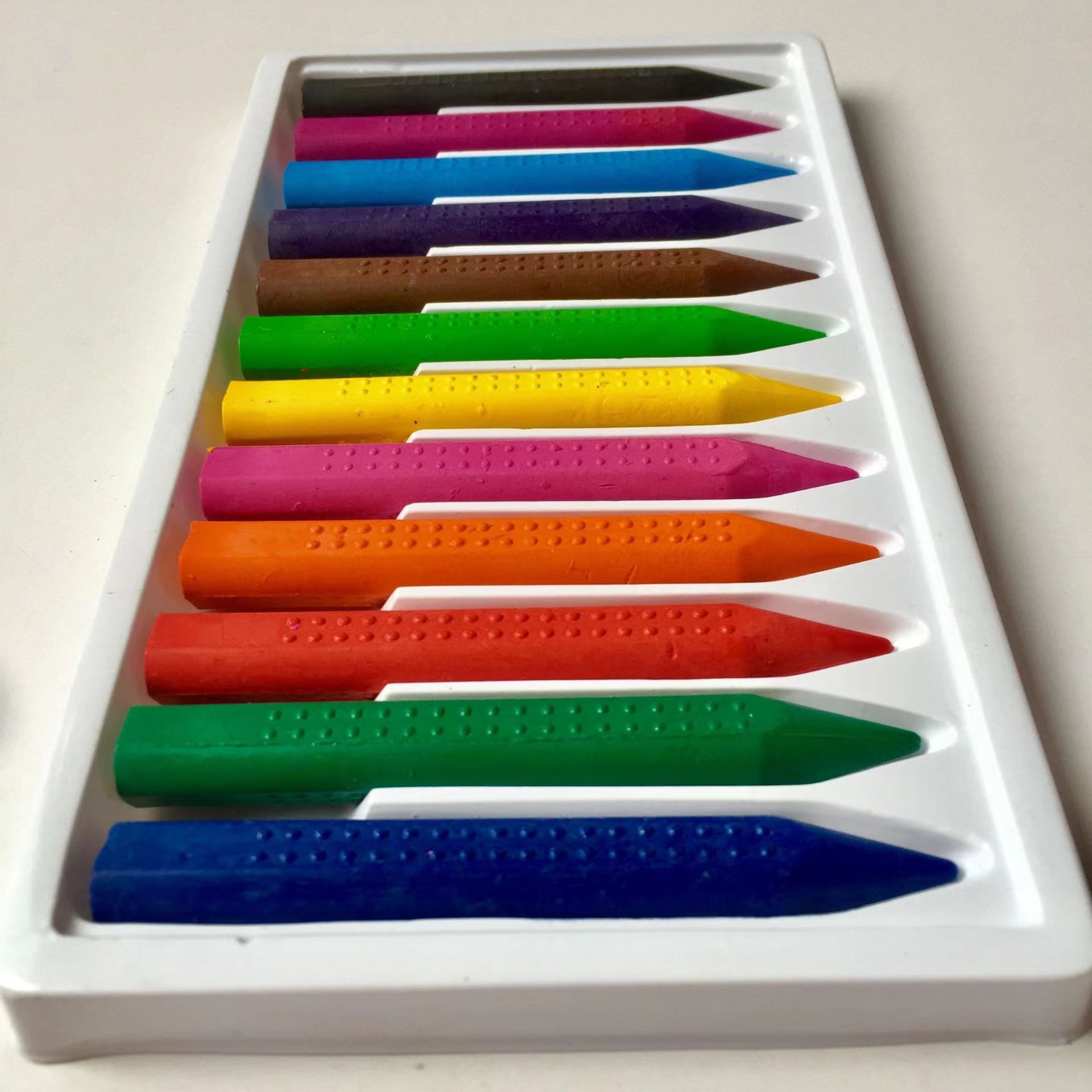 12pcs Color Crayons Do not Dirty Hands Washable Wax Crayon Pencil Marker Oil Painting Drawing Sticks Colored Crayons