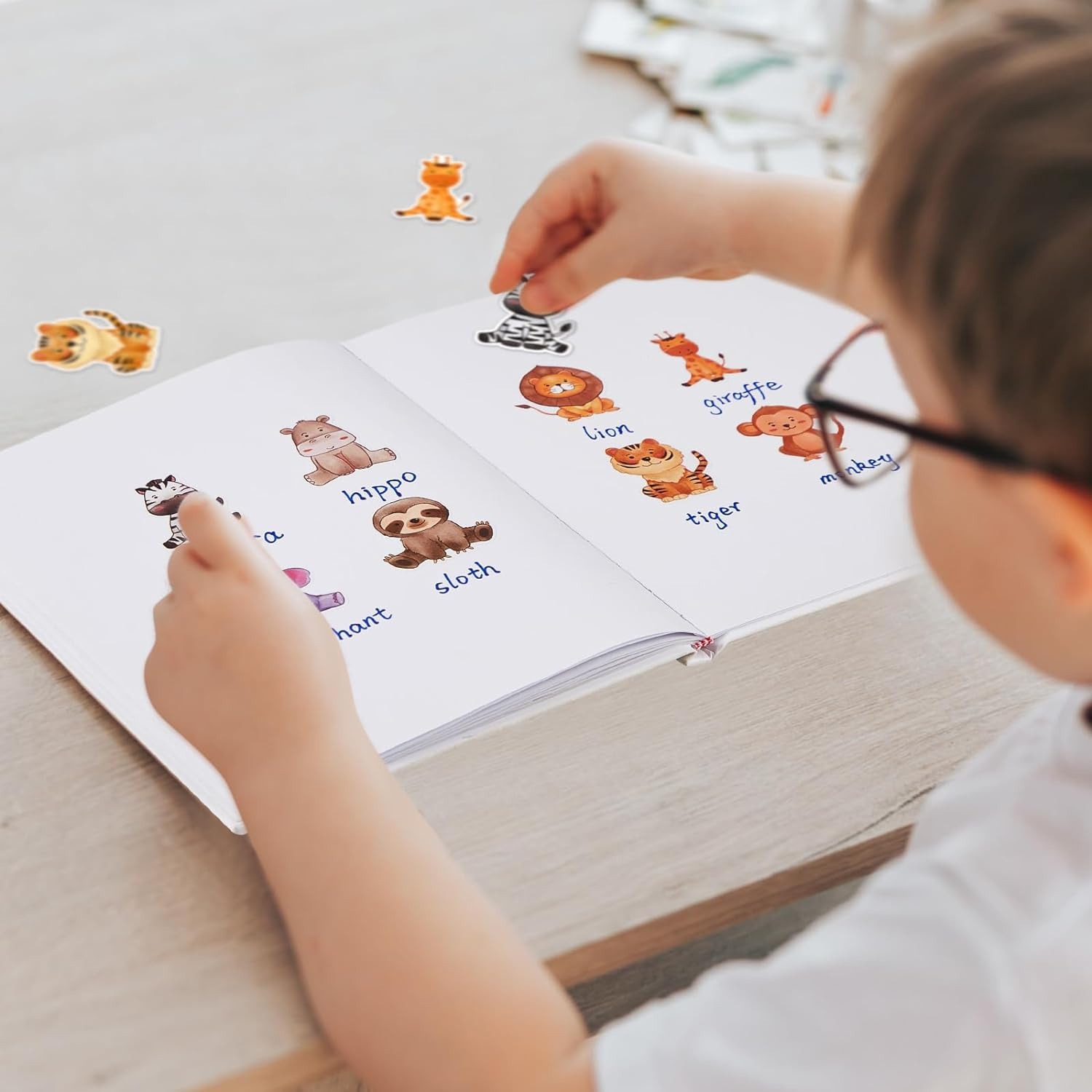 500 PCS/1 ม้วน 2.5 ซม./1 นิ้ว Fox กระต่ายสิงโต Tiger สติกเกอร์ตกแต่งของขวัญกล่องสติกเกอร์ป้ายเครื่องเขียนสติกเกอร์