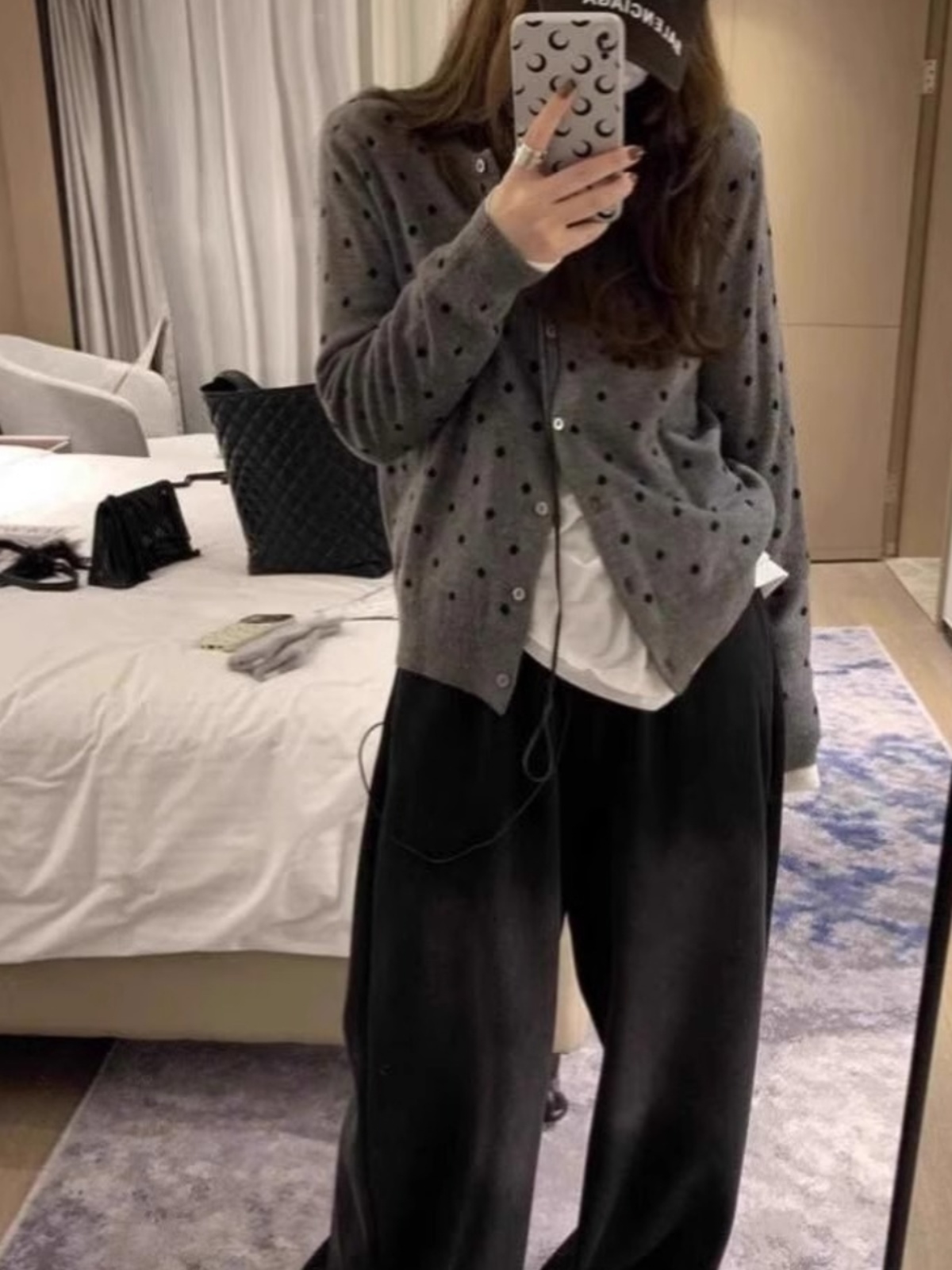 グレー水玉多用途ニットオープンカーディガン女性の春 2025 新しい重ね着デザイン薄い長袖トップ通勤スタイル