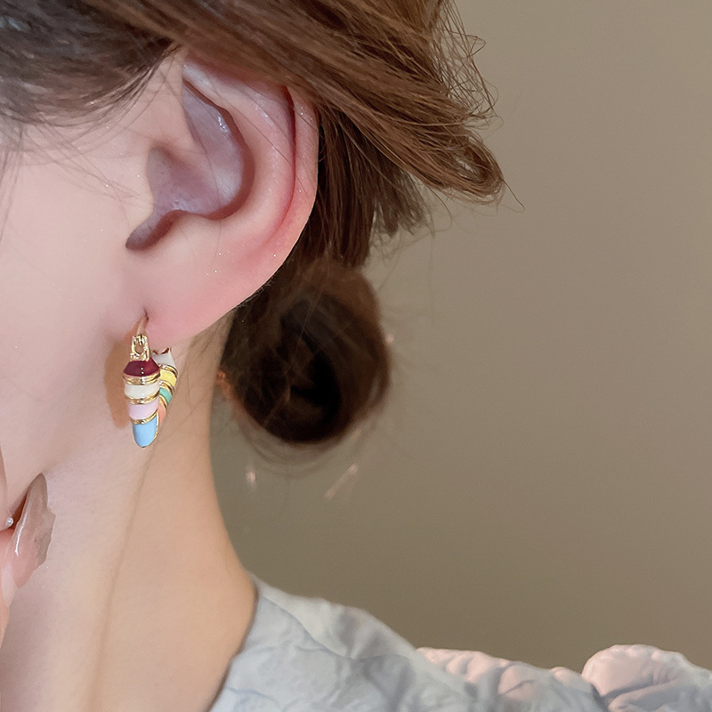 Pendientes de aro huecos con forma de corazón de colores caramelo para mujer, diseño coreano dulce, hebilla de oreja con sentido, joyería de fiesta con temperamento a la moda