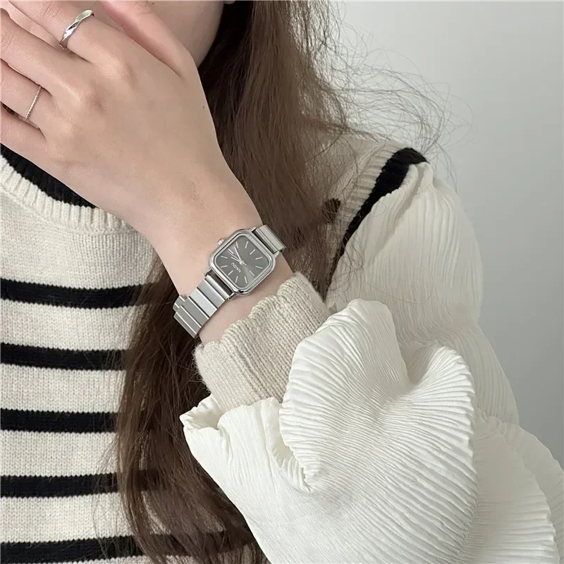 ใหม่ยี่ห้อเหล็กสแควร์ควอตซ์นาฬิกา Retro Minimalist ขนาดเล็กนาฬิกานักเรียนหญิงนาฬิกาข้อมือ Dropshipping