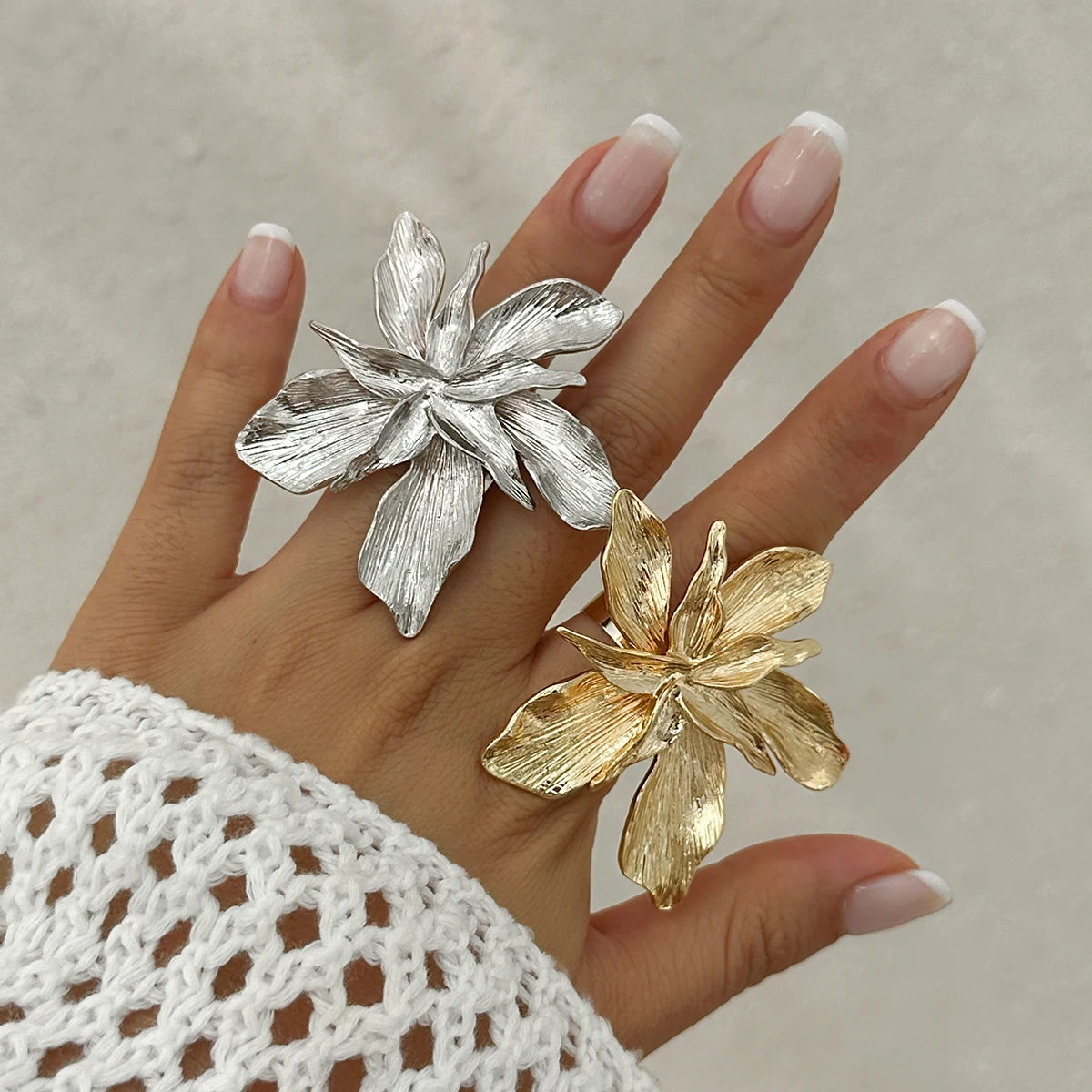 IngeSight.Z-Anillo de flor grande bicapa exagerada para mujer, anillo de dedo de fiesta Punk de Metal con personalidad, accesorios de joyería 2024