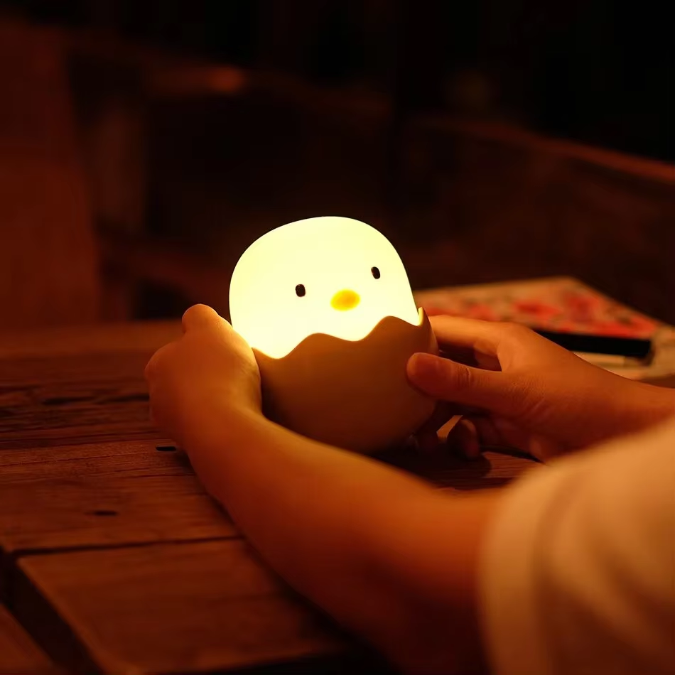 Cartoon Eggshell Chicken LED Table Lamp, USB Rechargeable Night Light, Silicone Pat Nursing Light for Kids, Tumbler Design