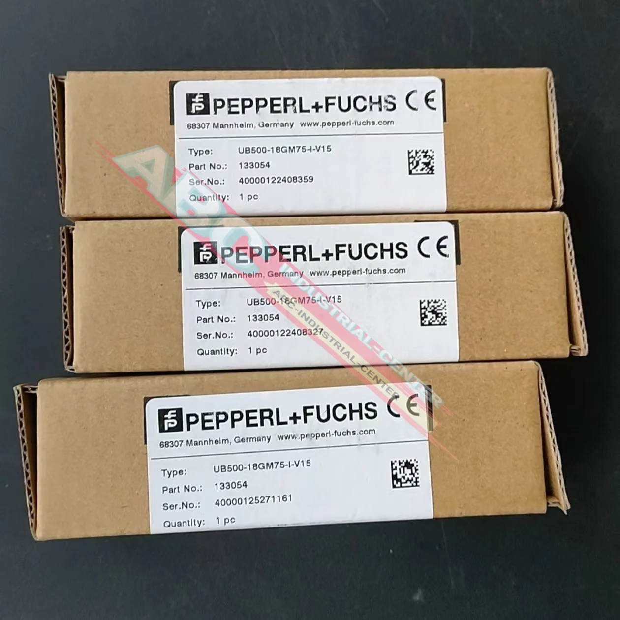 Защитный барьер UB500-30GM-E5-V15 UC2000-30GM-IUR2-V15 100% НОВЫЙ