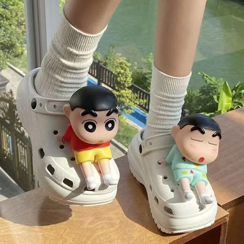 Figurki MINISO Crayon Shin-chan Ozdoby do butów Klamry do Crocsów Sandałów Dekoracje obuwia Shin-chan Prezenty Dekoracje na biurko