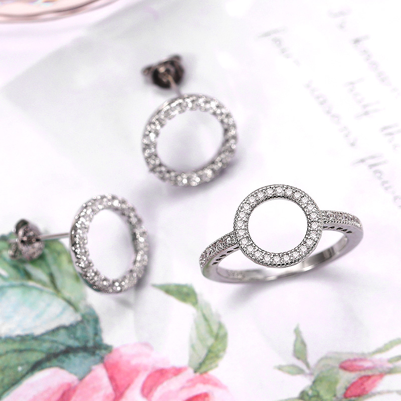Huitan moda versátil deslumbrante círculo brincos com cristal zircônia cúbica minimalista brincos para adolescentes jóias femininas