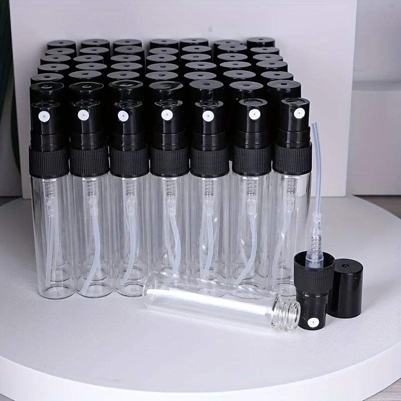50 pezzi + 4 accessori Mini flaconi spray da 5 ml, con 50 flaconi spray, 1 imbuto, 1 pipetta, 1 dispenser, 1 pipetta caricata a molla