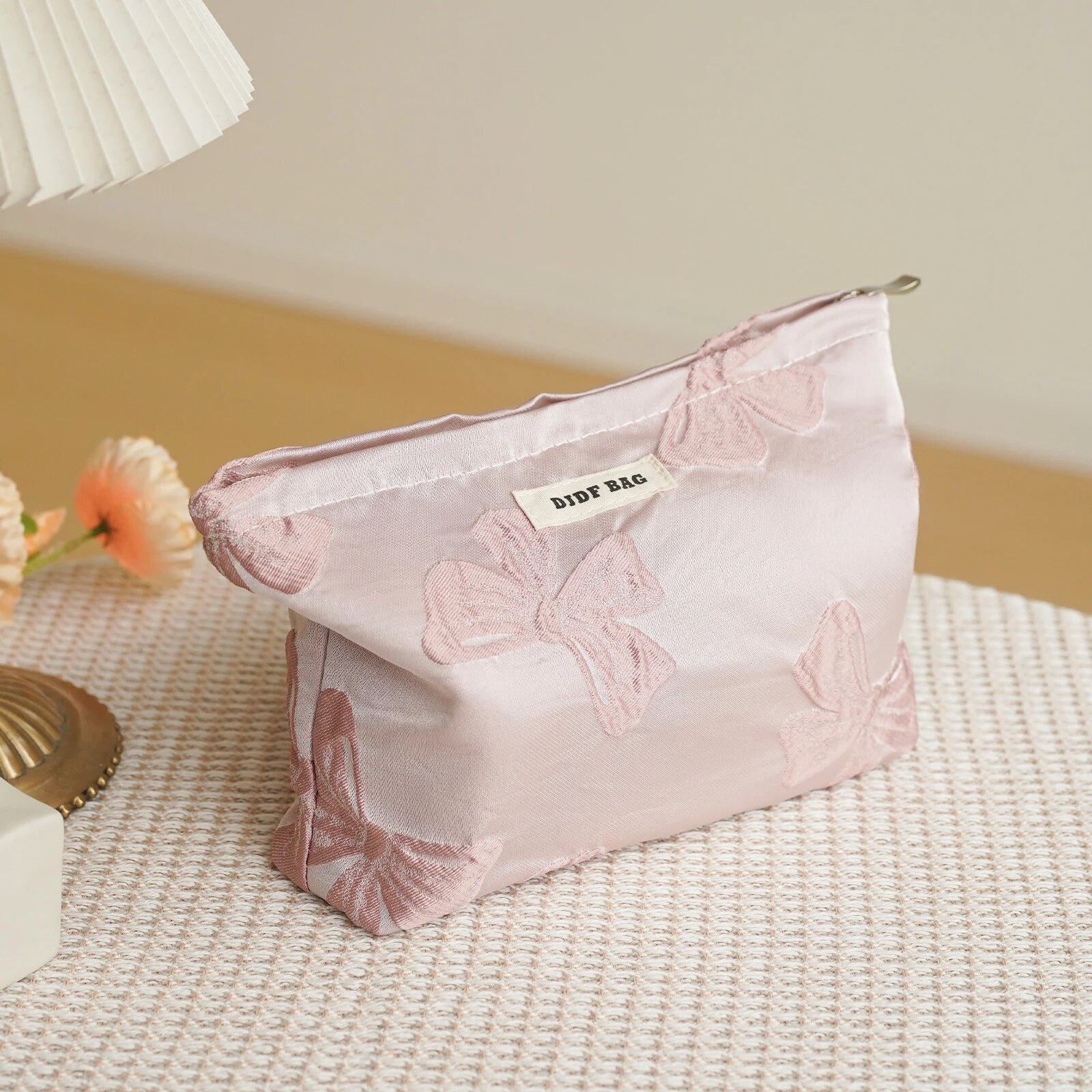 Damen-Make-up-Tasche, rosa Schleife, großes Fassungsvermögen, Aufbewahrungstasche für Lippenstiftkissen, praktische Hand-Clutch-Tasche für Pendler, Reise-Kulturbeutel