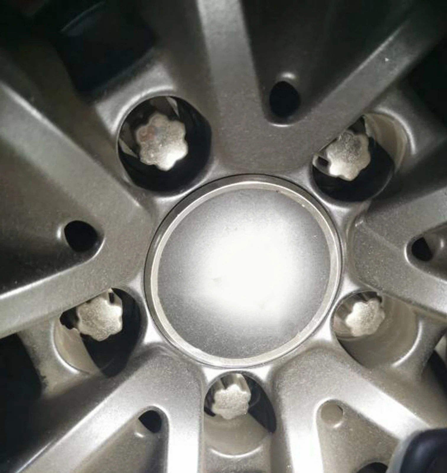17mm Universal Wheel Lock Nut Removal Socket Wrench for Mercedes Benz S Series Anti-theft Removal Socket Wrench Repair Tools