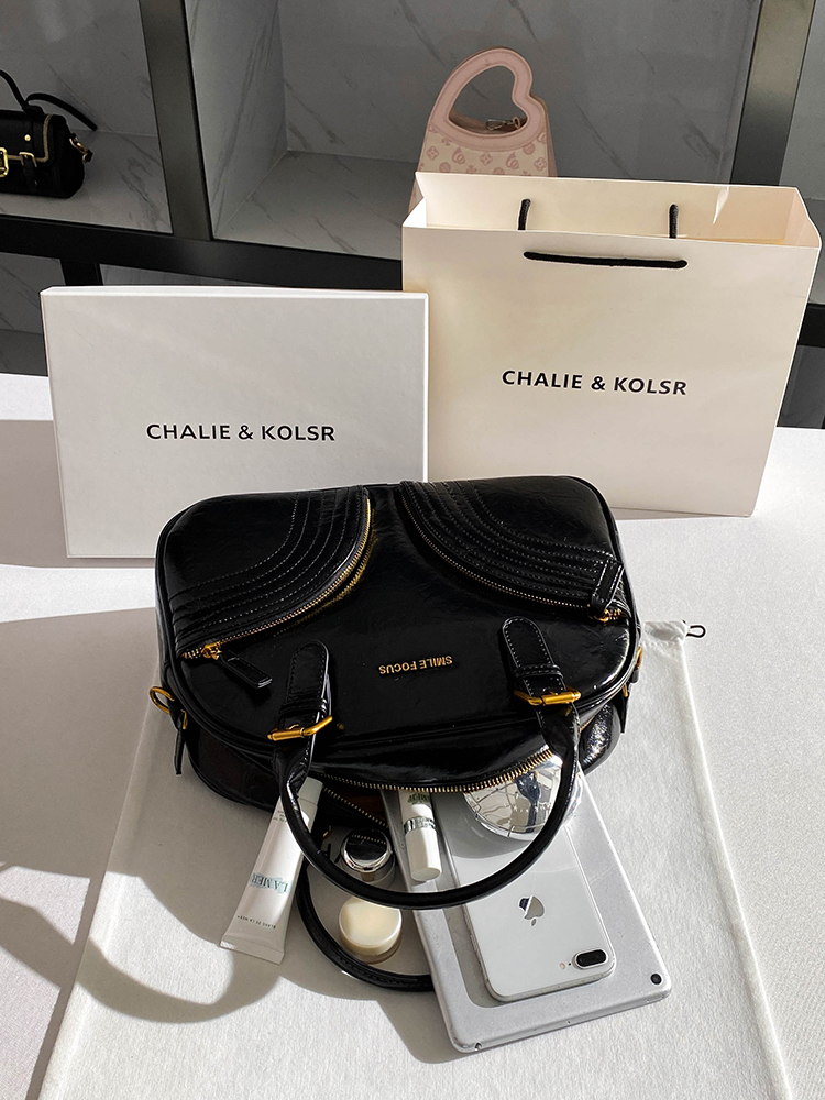 Chalie&Kolsr Ladies Luxury Large Capaci Boston Bag Spring 2025 New Sle Soft Pillow Shaped Casual Shoulder Bag Leather