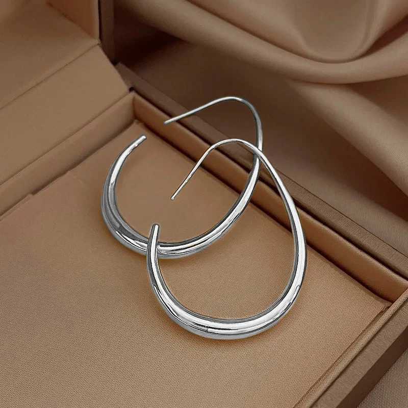 Huitan Orecchini a cerchio grandi a forma di goccia d'acqua per le donne Orecchini in metallo minimalista Abbigliamento quotidiano Temperamento Dichiarazione Gioielli Drop Ship