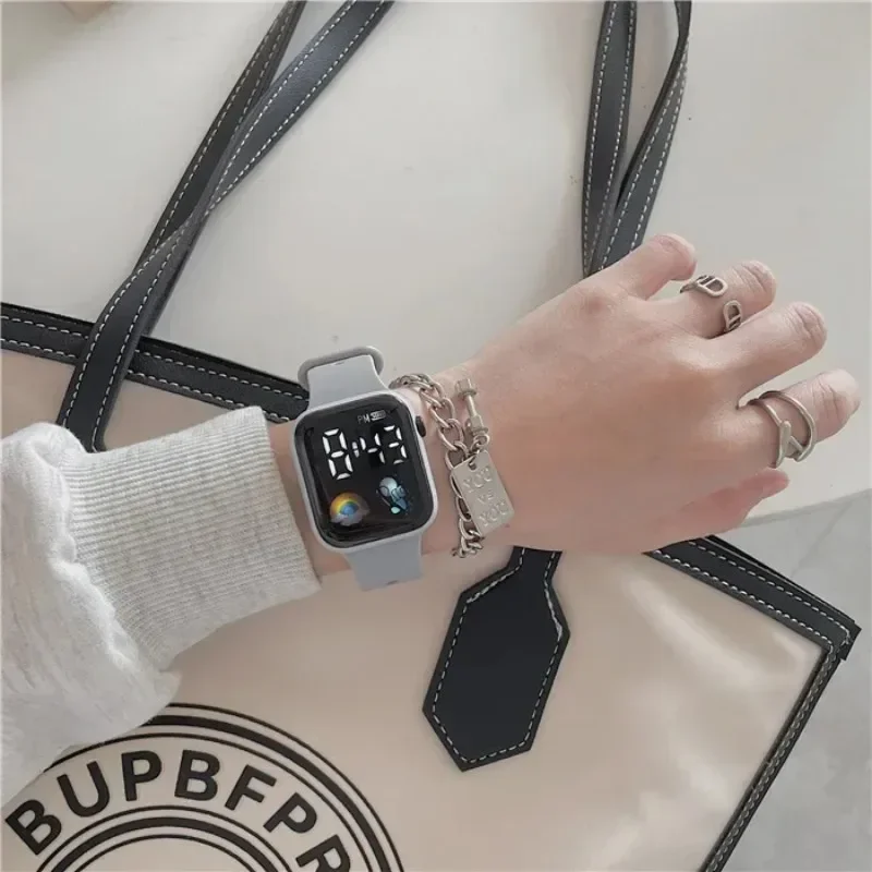 Nuevos relojes deportivos LED, Reloj Digital Para hombres y mujeres, relojes de pulsera informales de silicona, Reloj Para Mujer (sin pulsera)
