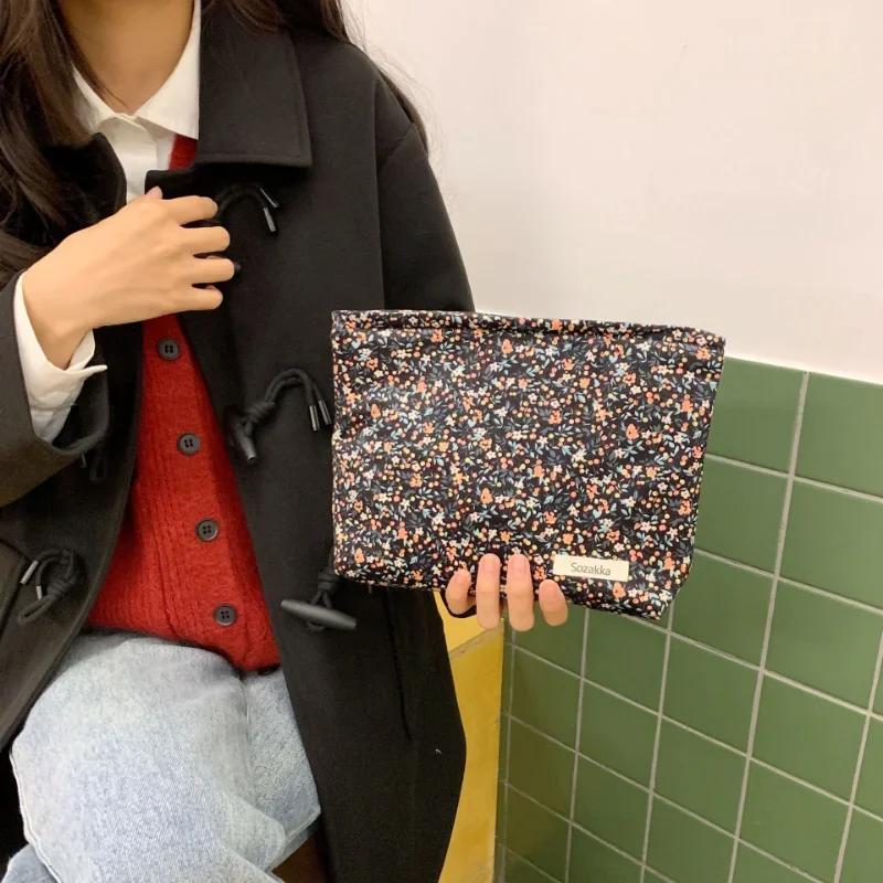 Neceser portátil de gran capacidad, organizador para el cuidado de la piel, bolso de mano diario, bolsa de cosméticos Floral Retro de moda Ins, bolsa de maquillaje