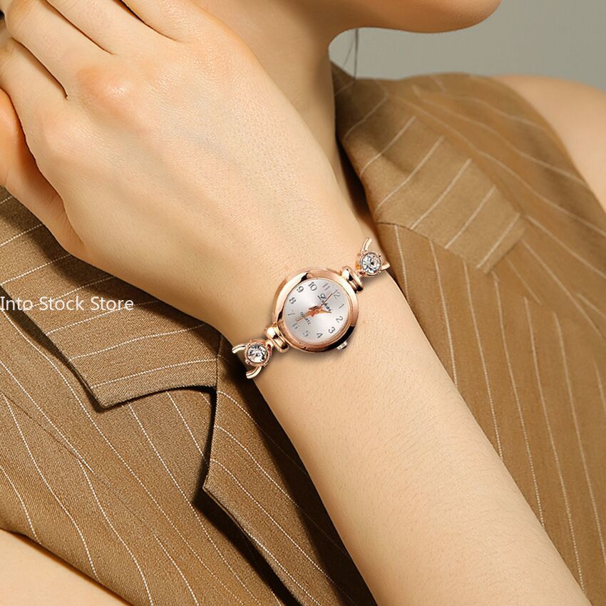 レディース腕時計合金ラインストーン高級ダイヤモンド腕時計女性用カジュアルクォーツブレスレットウォッチレロジオ Feminino часы женские