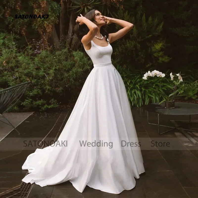 Abito da sposa in raso con colletto quadrato semplice ed elegante personalizzato per le donne Abito da sposa a-line senza schienale con strascico Abiti da sposa