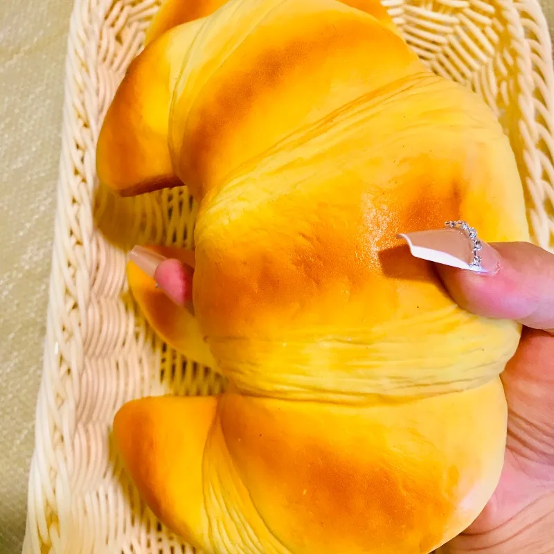 Big Croissant Slow Rebound Pinch Decompression Vent Toy Squishy Slow Rising