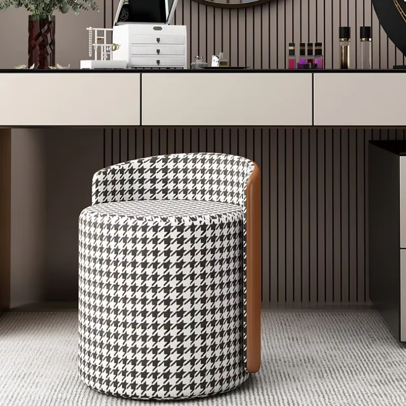 Silla de maquillaje para dormitorio con respaldo, taburete de tocador de lujo ligero pequeño para el hogar, tocador sencillo y elegante, asientos cómodos