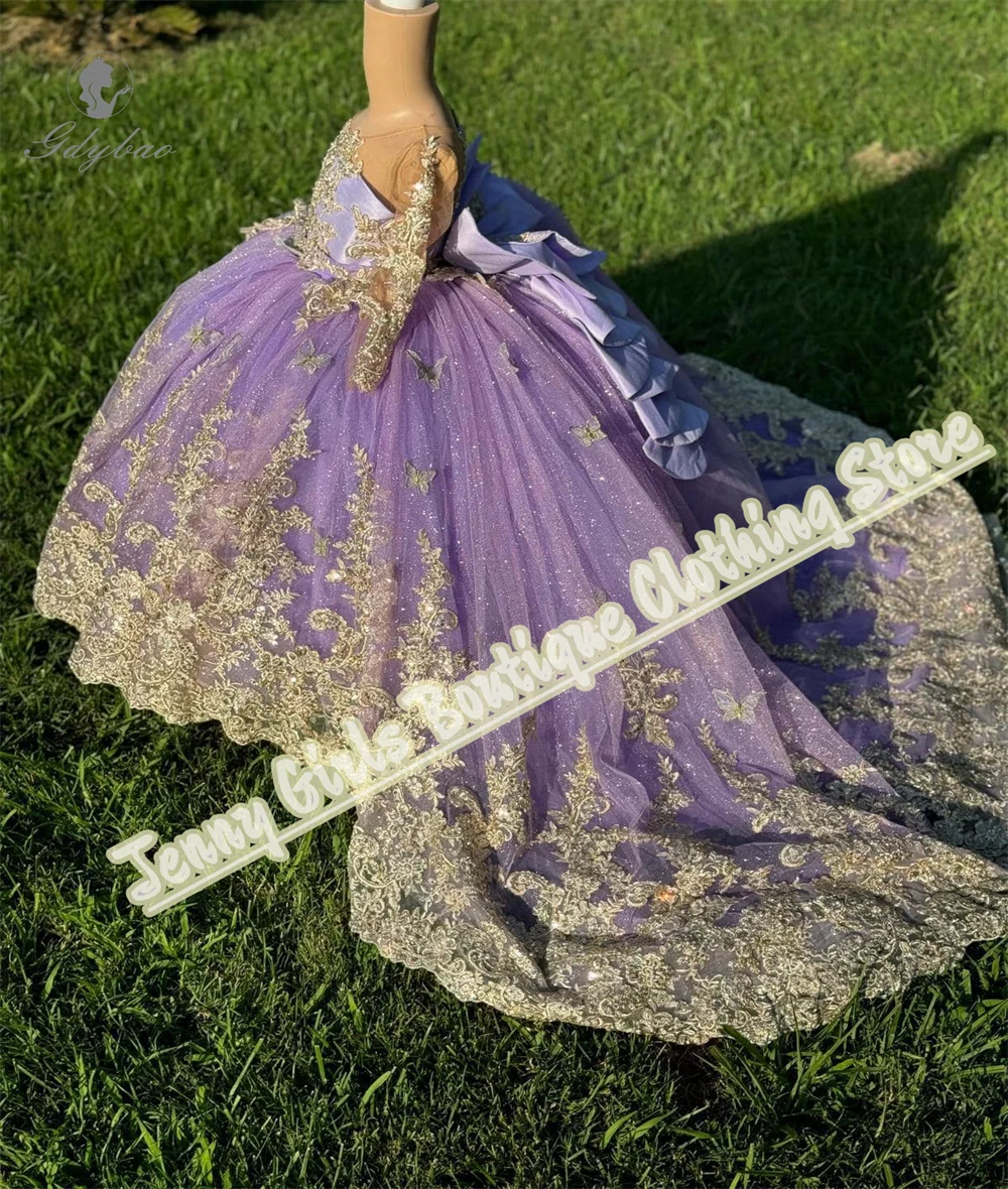 Lavendelfarbenes Mädchen-Prinzessinnenkleid, blonde Spitzenapplikation, flauschige große Schleife, lange Schleppe, Erstkommunion, Hochzeit, Brautjungfernkleid