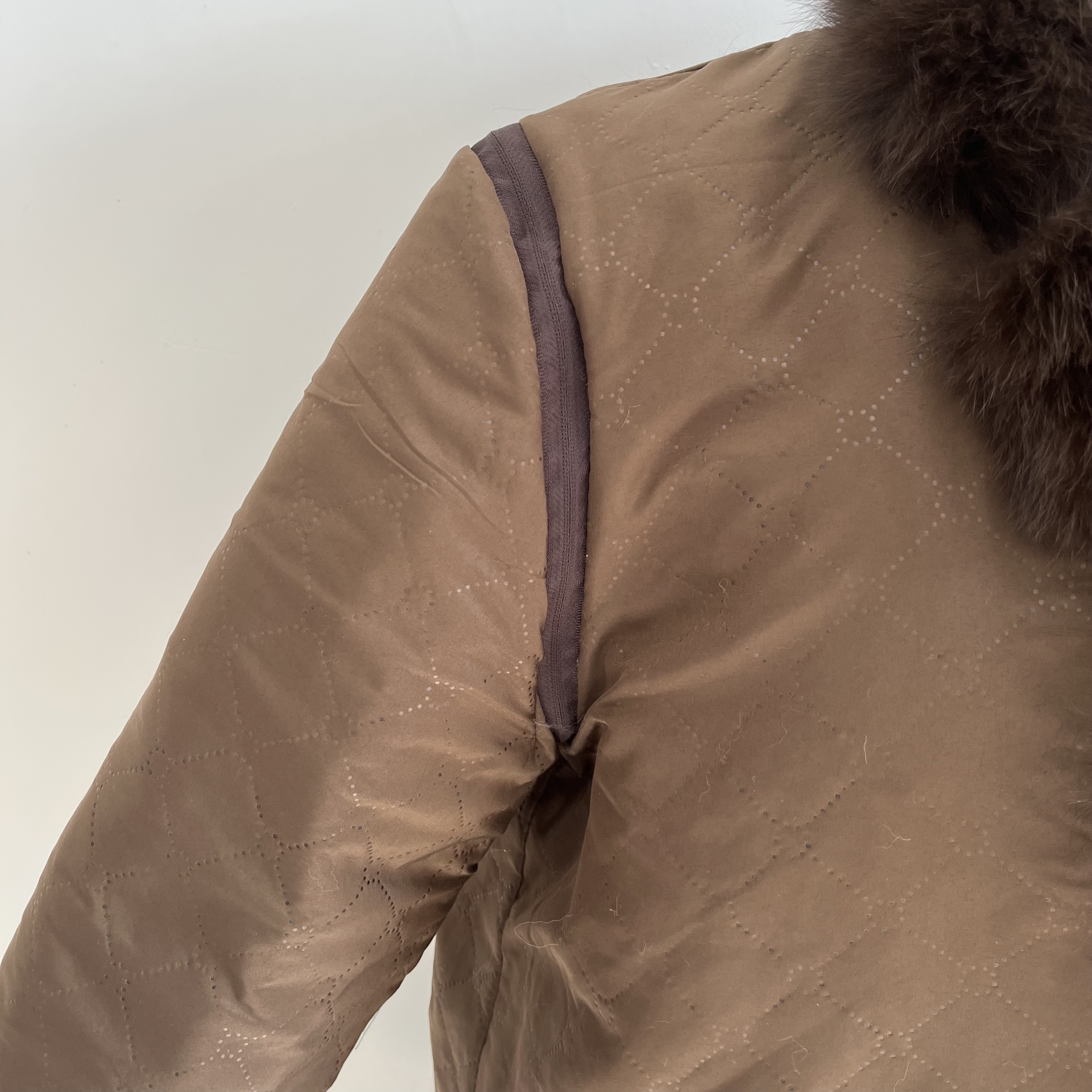 女性のキツネの毛皮のミドル丈コート,暖かい冬のジャケット,豪華なベスト,毛皮のコート,取り外し可能な袖,秋の襟,2024